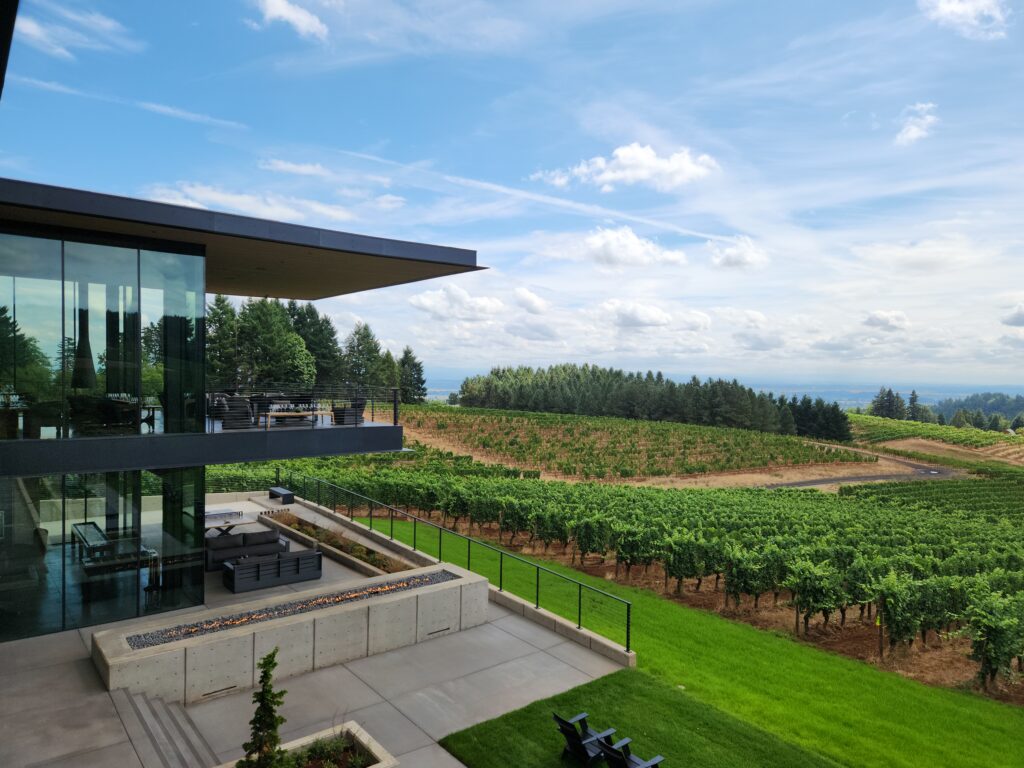 26 Sensational Must-Visit Oregon Wineries in the Willamette Valley 28 Lucid Wild's tasting room overlooking the Willamette Valley.