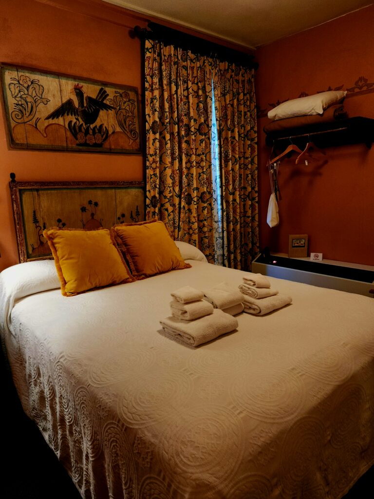 Spend 11 Awesome Days in the Willamette Valley 12 Guest room in Hotel Oregon.