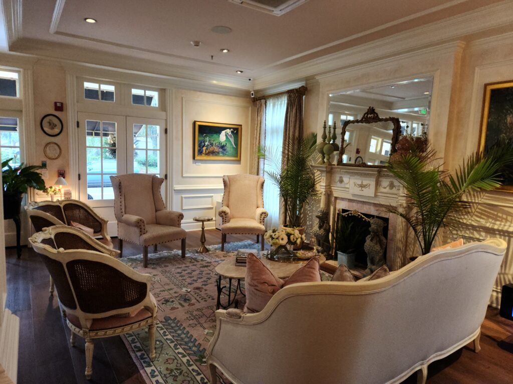 2 Islands, a Lighthouse, & Secret Magic of the Lowcountry 50 The inn's living room